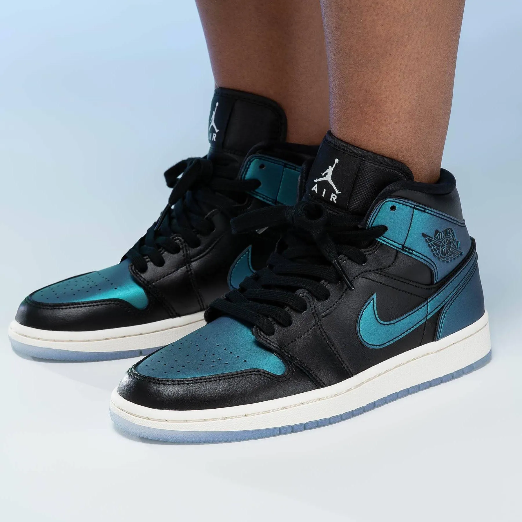 Air Jordan 1 Mid Wmns 'Metallic Turquoise'