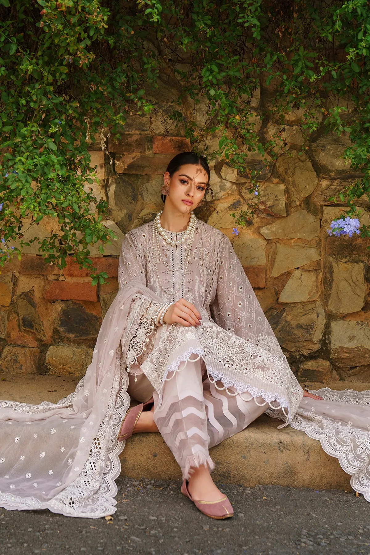 EMBROIDERED SWISS LAWN  SL12-D03