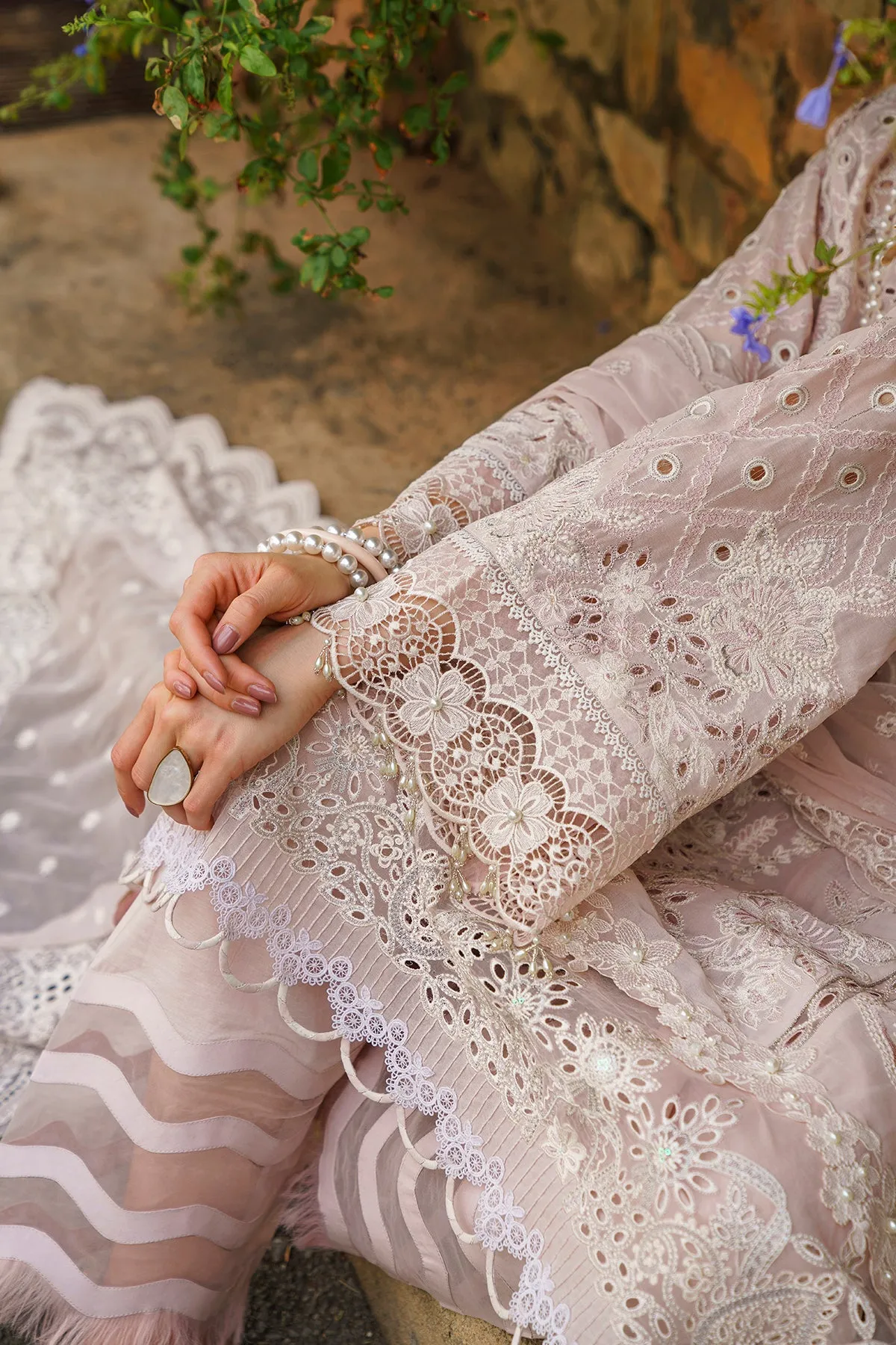EMBROIDERED SWISS LAWN  SL12-D03