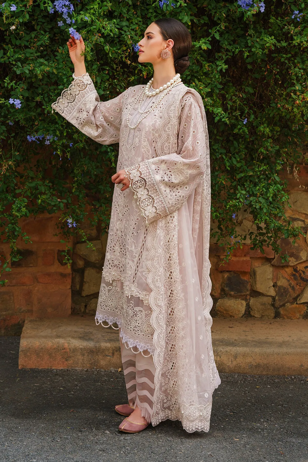 EMBROIDERED SWISS LAWN  SL12-D03
