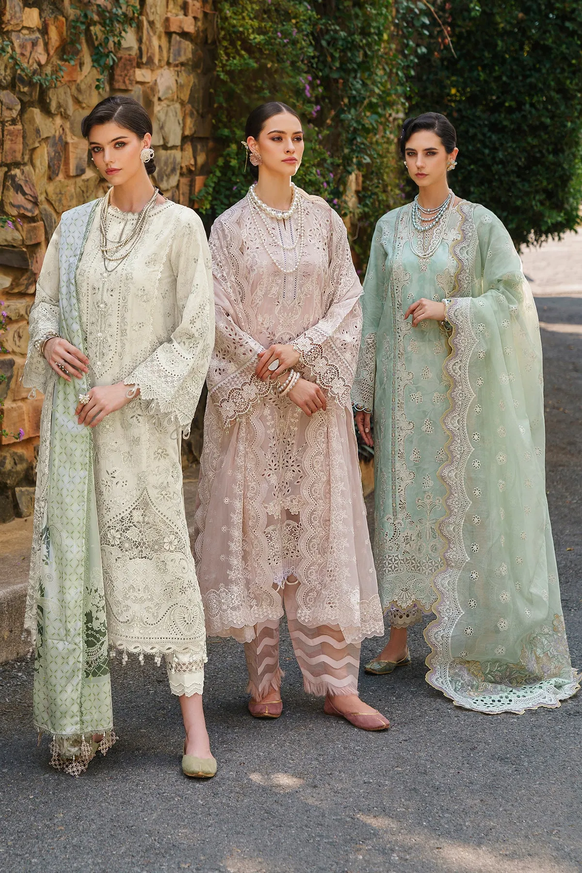 EMBROIDERED SWISS LAWN  SL12-D03